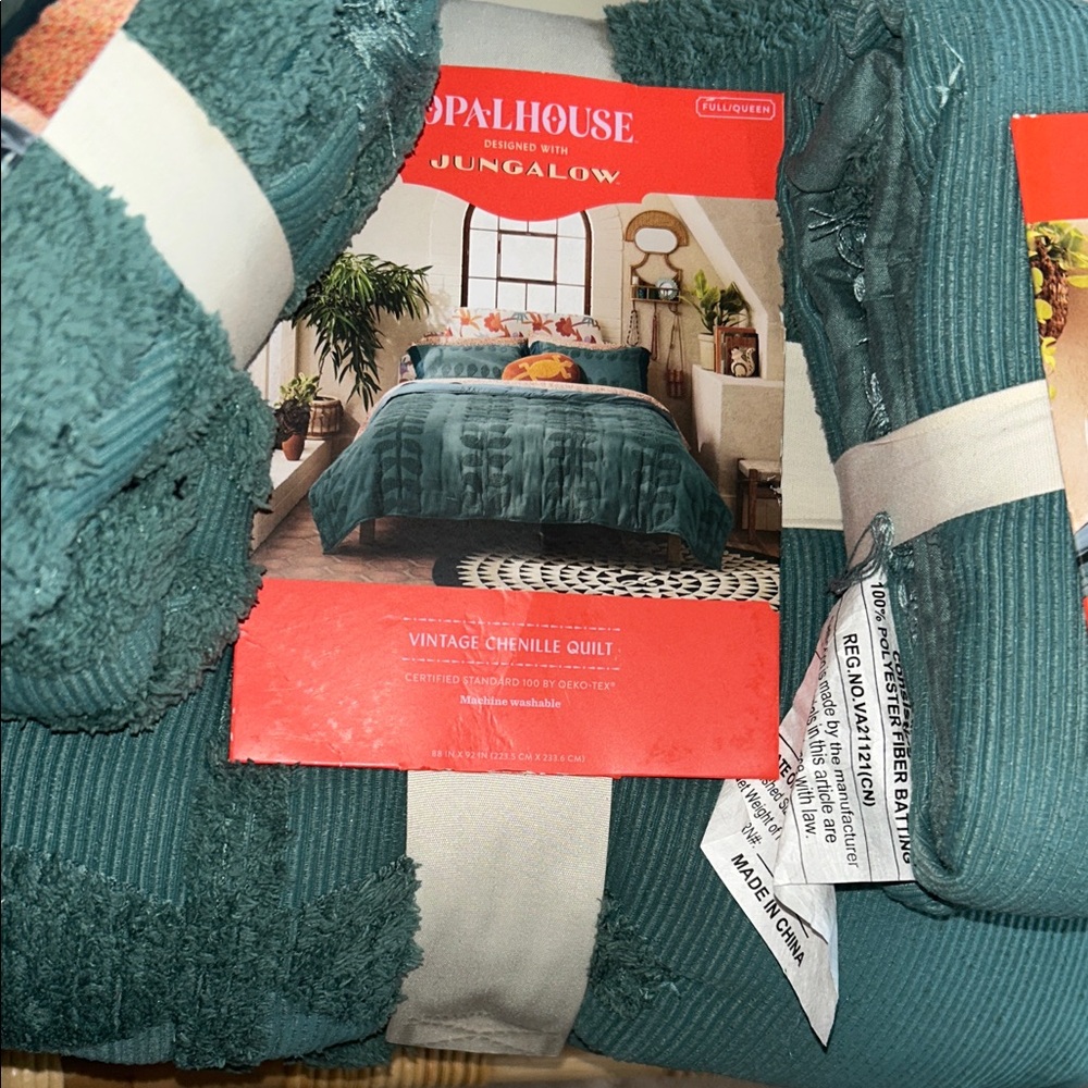 Opalhouse Jungalow F/Q 3- Piece Set  Vintage Sunset & Vine Quilt and 2 Shams.